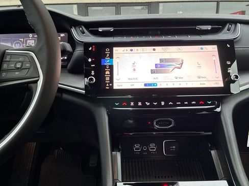 New 2026 Jeep Grand Cherokee Altitude AWD/4WD image 18