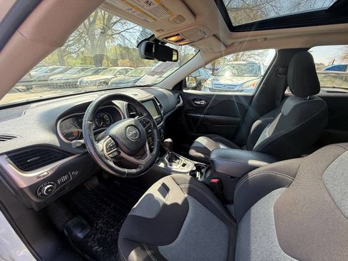 Used 2014 Jeep Cherokee Latitude w/ Comfort/Convenience Group image 12