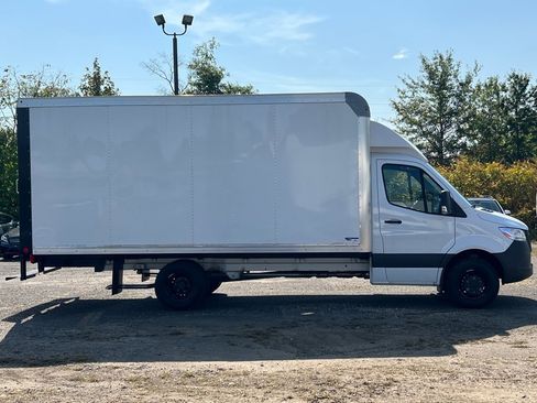 Used 2024 Mercedes-Benz Sprinter 4500 image 10