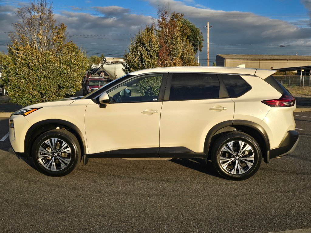 Used 2023 Nissan Rogue SV AWD/4WD image 2