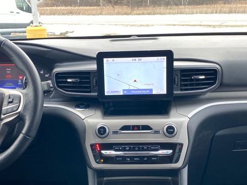 Used 2022 Ford Explorer XLT w/ Equipment Group 202A image 21