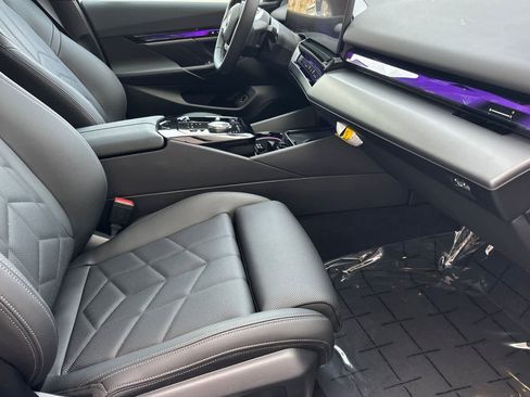 Used 2024 BMW i5 eDrive40i w/ M Sport Package image 16