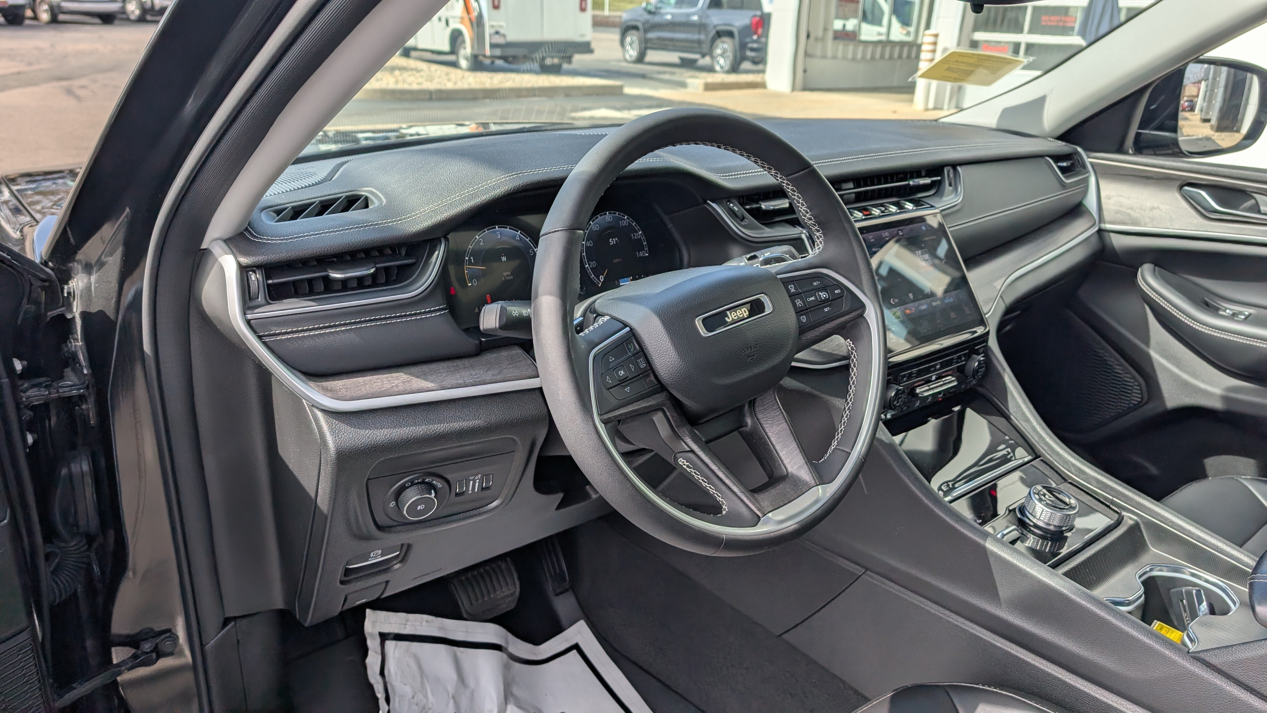 Used 2024 Jeep Grand Cherokee Limited AWD/4WD image 49