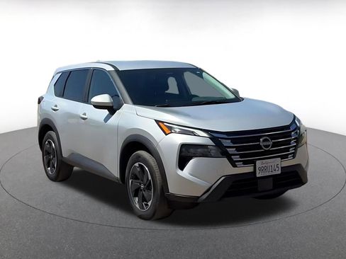 Used 2025 Nissan Rogue SV AWD/4WD image 3