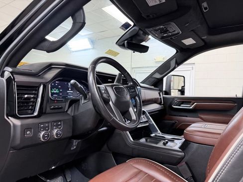 Used 2024 GMC Sierra 3500 Denali Ultimate AWD/4WD image 15