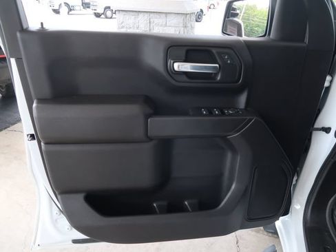 Used 2023 Chevrolet Silverado 1500 Custom Trail Boss AWD/4WD image 15