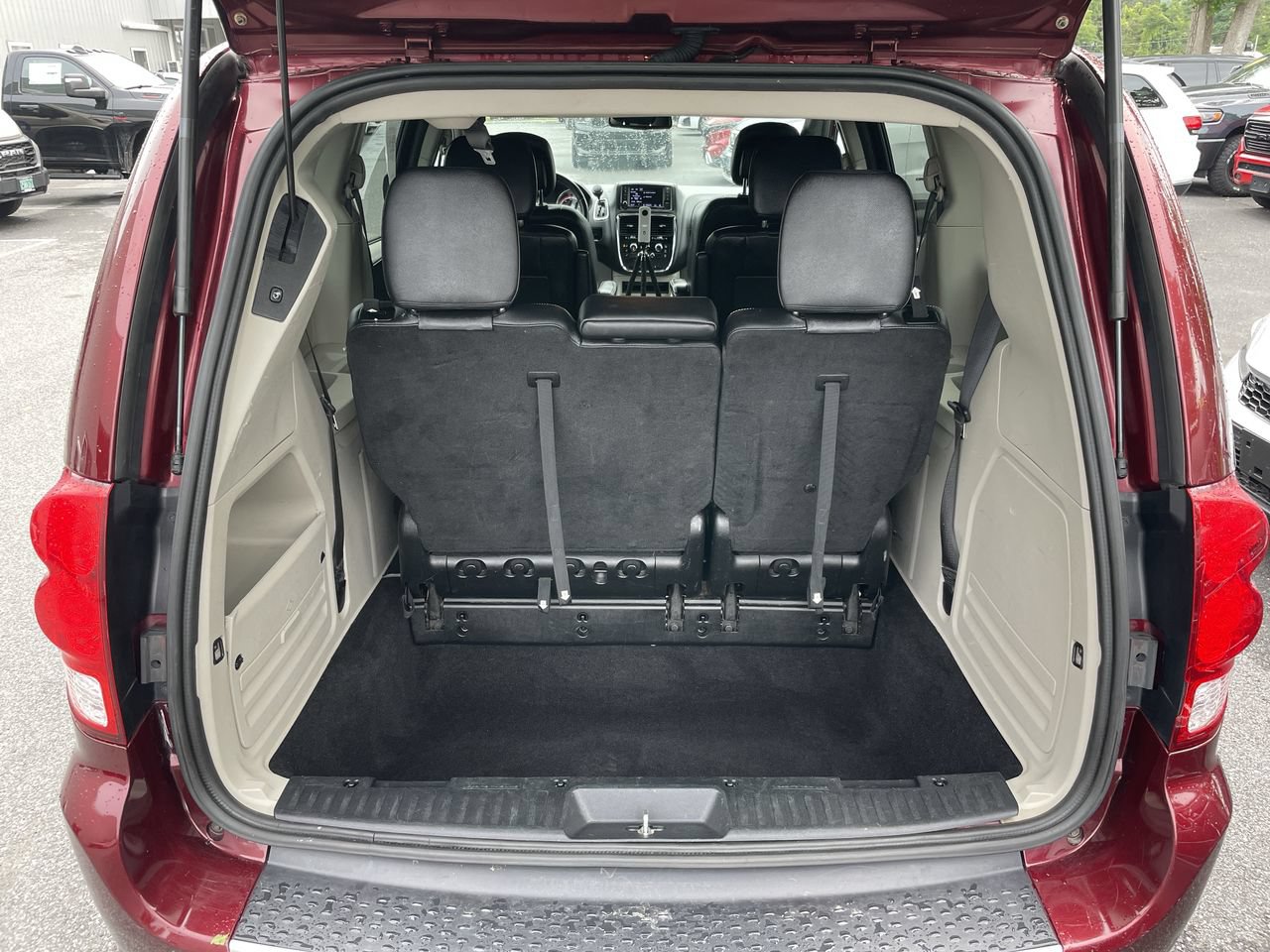 Used 2019 Dodge Grand Caravan SXT FWD image 39