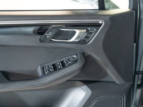 Certified 2023 Porsche Macan AWD/4WD image 17