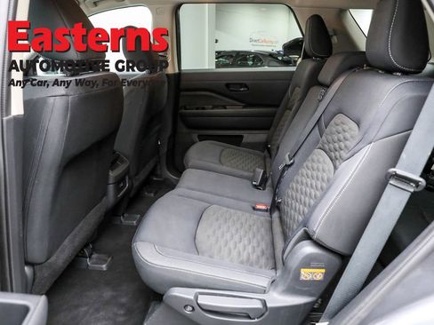 Used 2024 Nissan Pathfinder S image 21