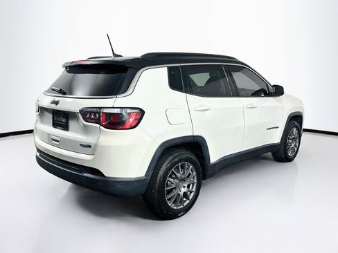 Used 2018 Jeep Compass Latitude w/ Popular Equipment Group FWD image 9