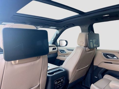 Used 2024 Chevrolet Suburban Premier w/ Advanced Technology Package image 27