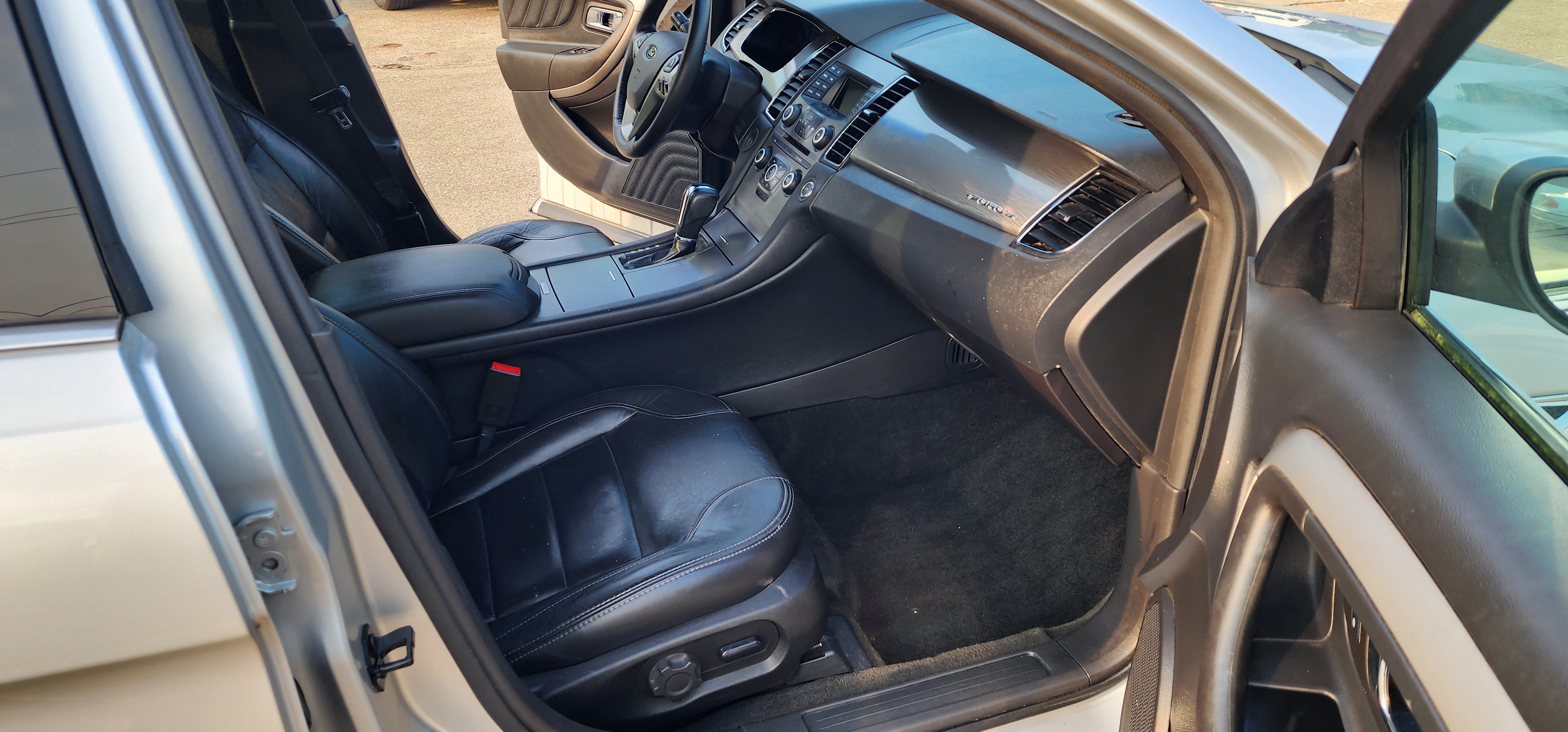 Used 2015 Ford Taurus SEL AWD/4WD image 9