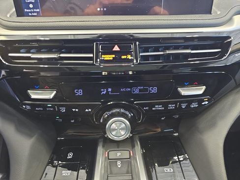 Used 2025 Acura MDX SH-AWD image 23