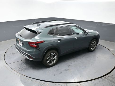 Used 2025 Chevrolet Trax LT FWD image 43