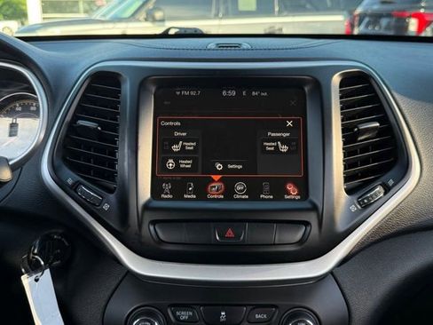 Used 2014 Jeep Cherokee Latitude w/ Cold Weather Group FWD image 23