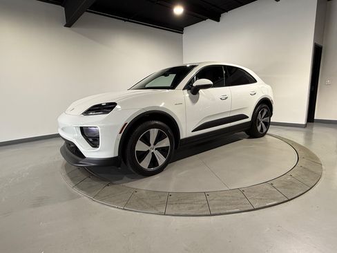 Used 2024 Porsche Macan 4 Electric AWD/4WD image 16