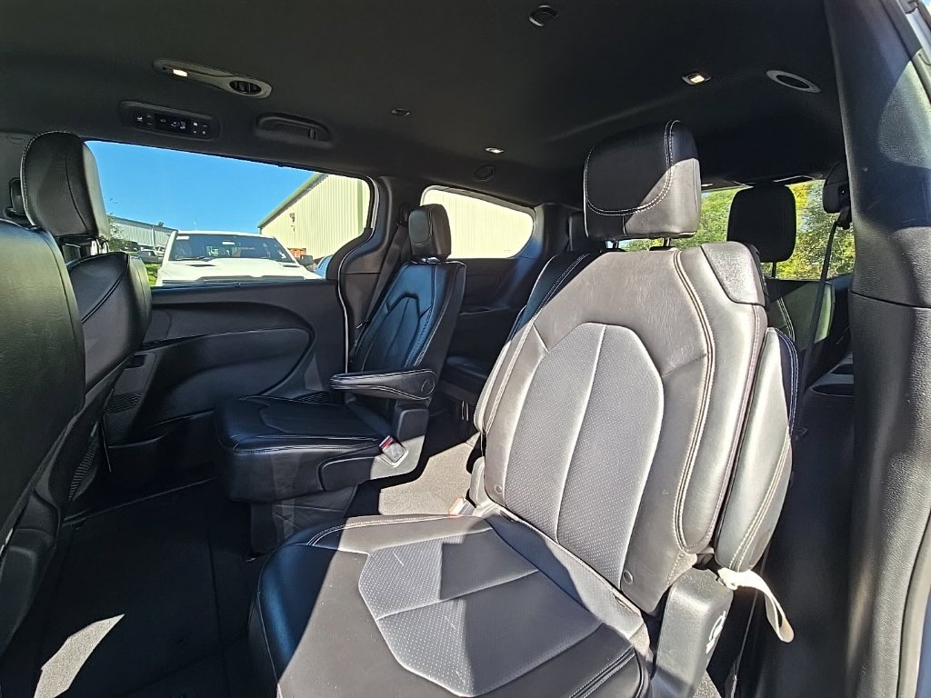 Used 2025 Chrysler Pacifica Select FWD image 20
