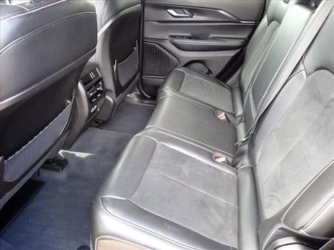 Used 2023 Jeep Grand Cherokee Altitude AWD/4WD image 10