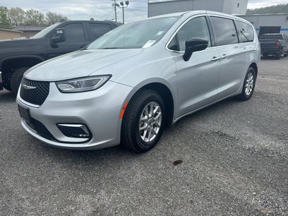 Used 2024 Chrysler Pacifica Touring-L