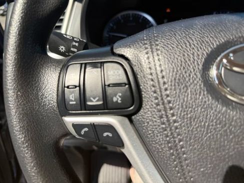 Used 2018 Toyota Highlander LE AWD/4WD image 13