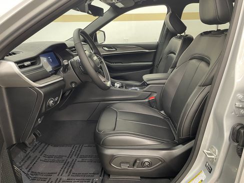 New 2025 Jeep Grand Cherokee L Limited w/ Luxury Tech Group II image 5