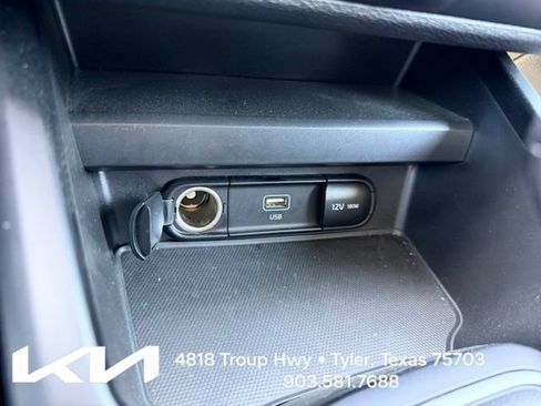 Certified 2025 Kia Soul LX w/ LX Technology Package FWD image 19