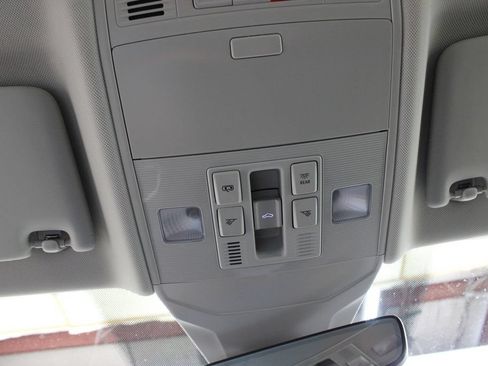 Used 2024 Volkswagen Jetta SE FWD image 29