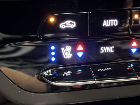Used 2023 Buick Envision Avenir AWD/4WD image 23