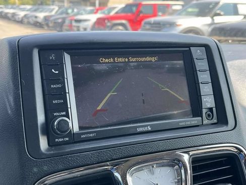 Used 2014 Chrysler Town & Country Touring-L w/ Driver Convenience Group FWD image 30