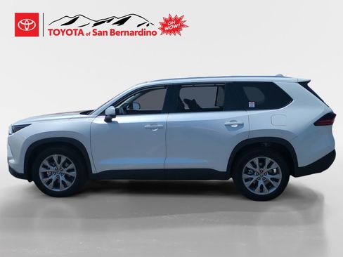 New 2026 Toyota Grand Highlander AWD image 2