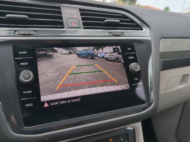 Used 2022 Volkswagen Tiguan SE FWD image 17