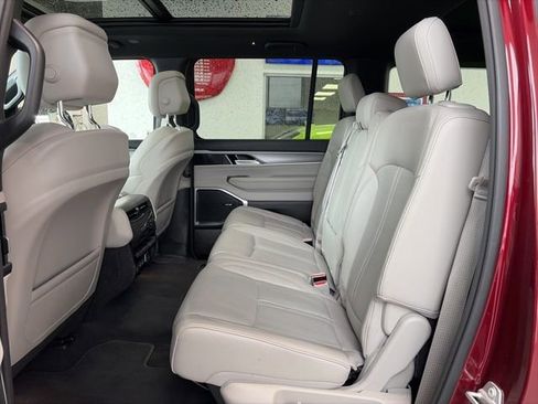 Certified 2025 Jeep Wagoneer 4WD w/ Premium Group I image 10