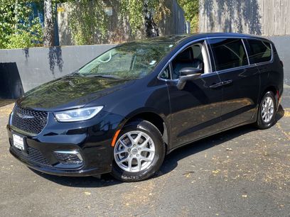 Used 2023 Chrysler Pacifica Touring-L