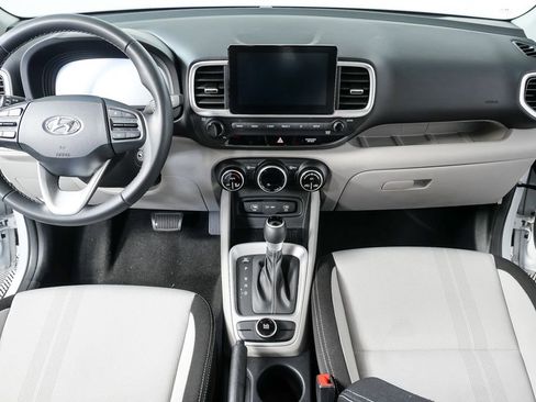 Used 2023 Hyundai Venue SEL image 18