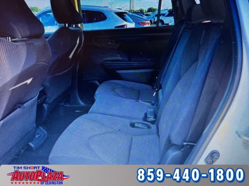 Used 2025 Toyota Highlander LE AWD/4WD image 10
