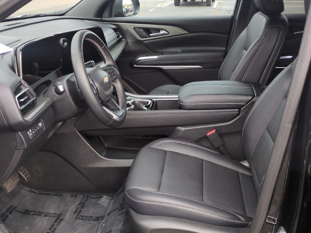 Used 2026 Chevrolet Traverse LT w/ Driver Confidence Package AWD/4WD image 9