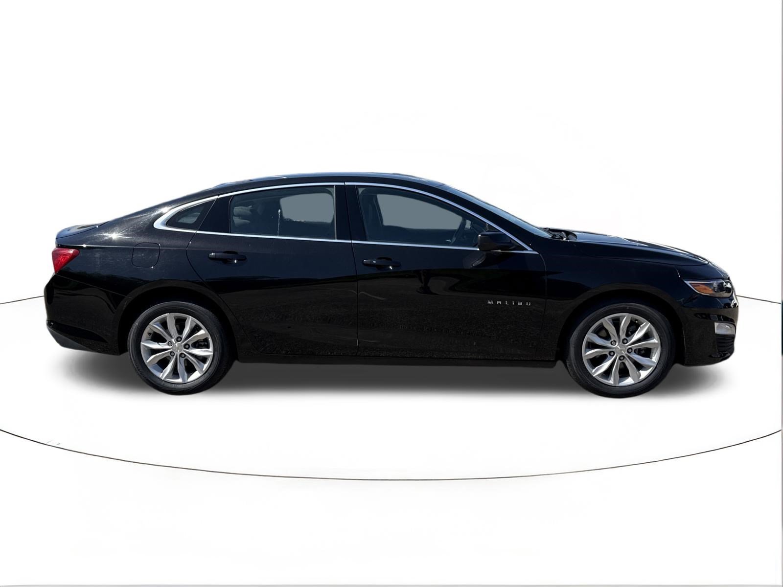 Used 2025 Chevrolet Malibu LT FWD image 2
