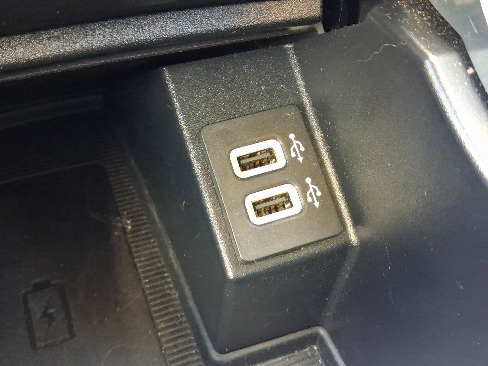 Used 2019 Ford Edge Titanium FWD image 29