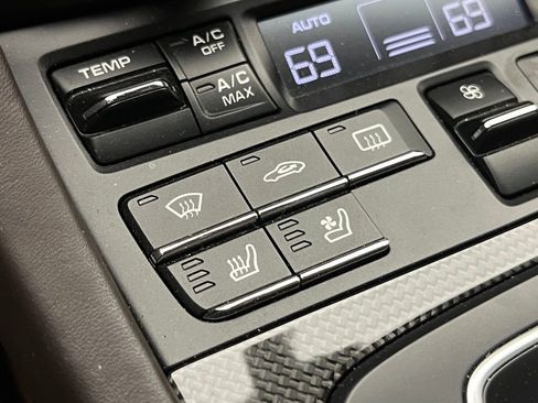 Used 2015 Porsche 911 Turbo S image 20