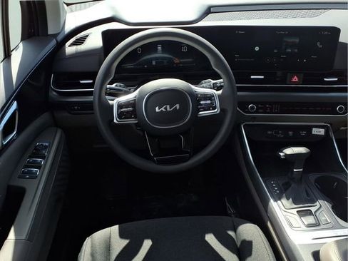 New 2026 Kia Carnival LX image 4