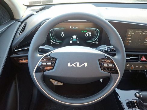 New 2025 Kia Niro LX image 13