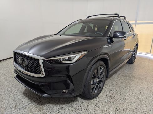 Used 2019 INFINITI QX50 Essential w/ Sensory Package FWD image 3