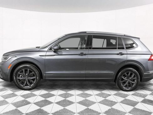 Used 2024 Volkswagen Tiguan SE w/ Panoramic Sunroof Package AWD/4WD image 19