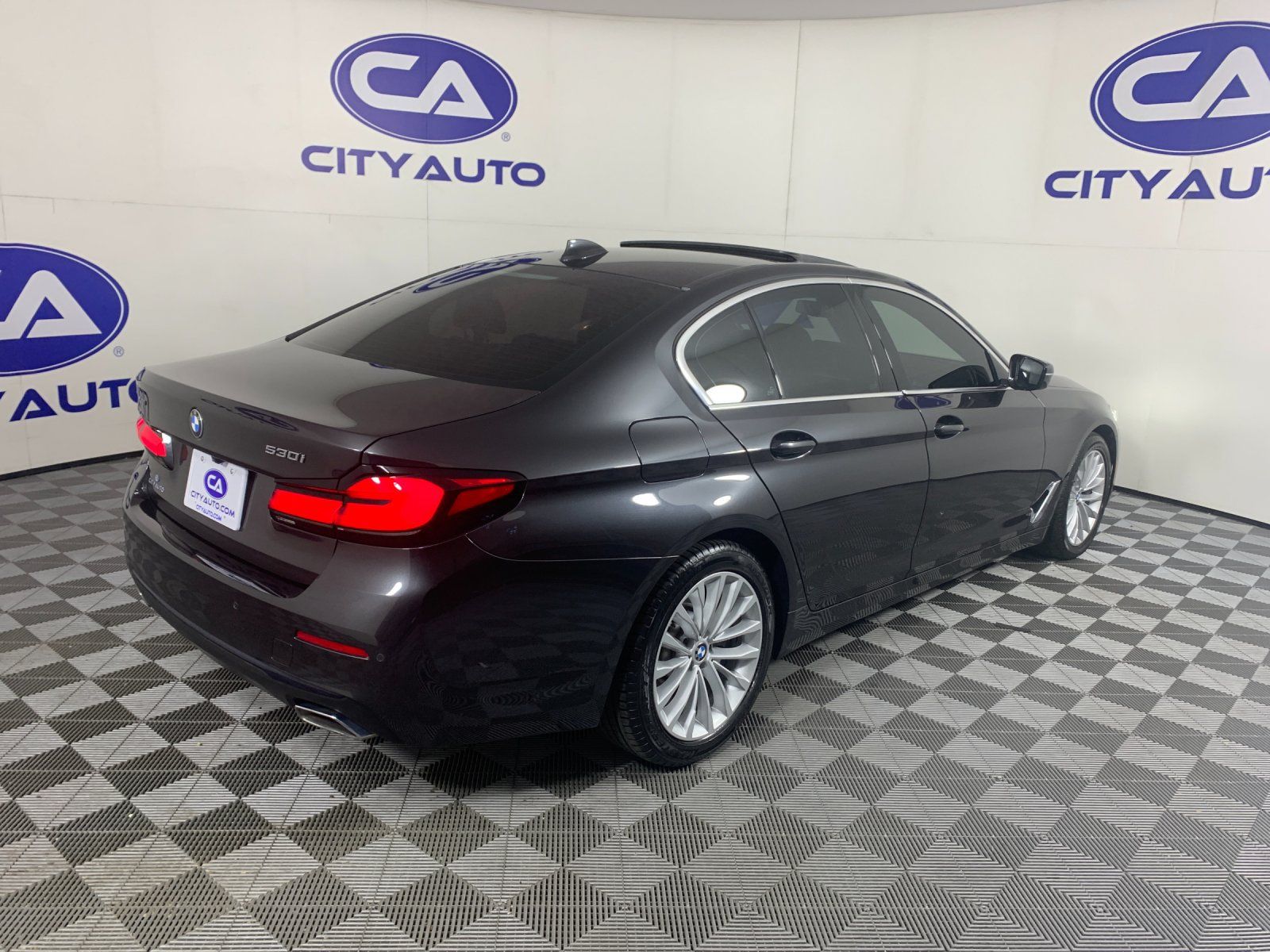 Used 2021 BMW 530i xDrive w/ Convenience Package AWD/4WD image 3