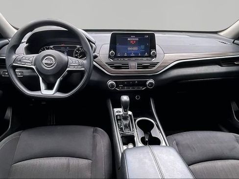 Used 2024 Nissan Altima 2.5 SV FWD image 14