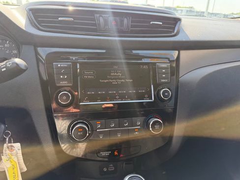 Used 2021 Nissan Rogue Sport S image 36