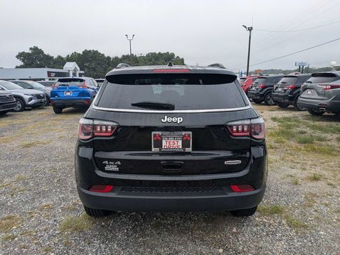 Used 2025 Jeep Compass Latitude w/ Sun & Sound Group AWD/4WD image 4