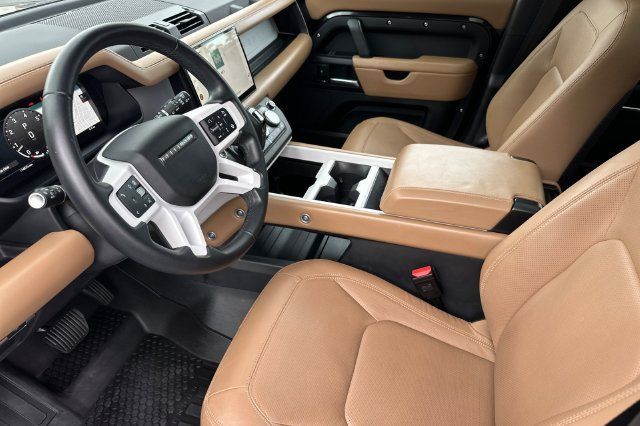 Used 2025 Land Rover Defender 110 S AWD/4WD image 9