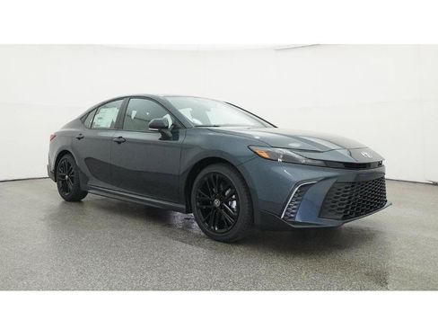 Used 2026 Toyota Camry SE FWD image 29