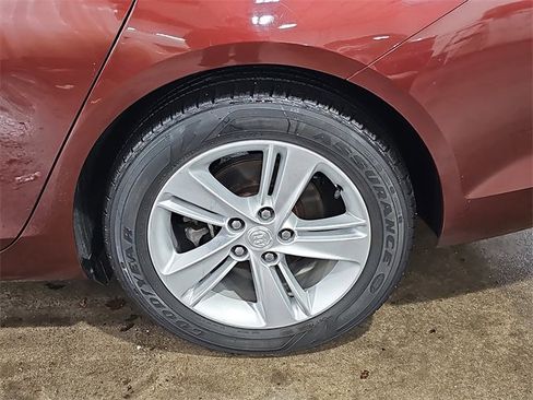 Used 2018 Buick Regal Preferred w/ Sights and Sounds Package image 32